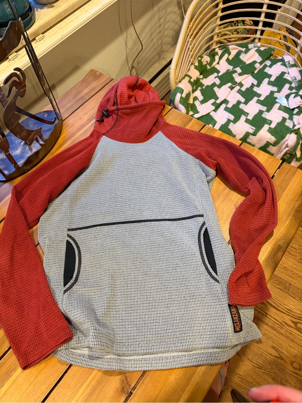W’s Melanzana MicroGrid Hoodie. Red/Light Grey waffle Size Small